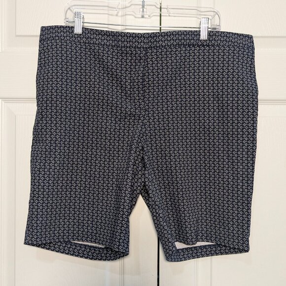 Mario Serrani Women's Bermuda Shorts, Plus Size 16, Navy White, Tummy Control - Picture 2 of 9